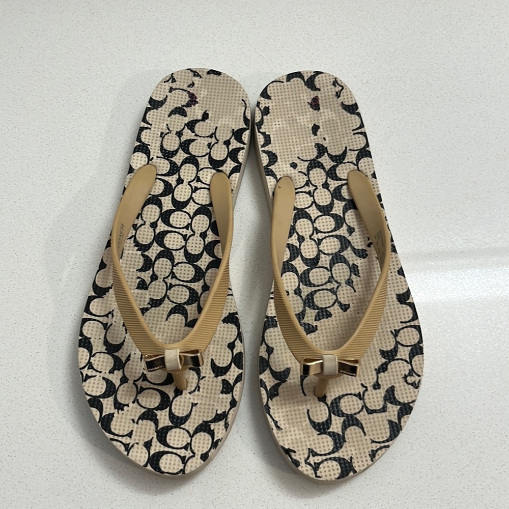 COACH Size 8B Womens Flip Flops Black Khaki, Amel Rubber/SIG C Thong Sandals